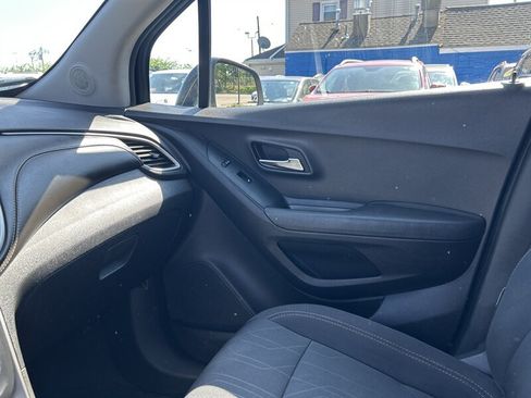 Used 2018 Chevrolet Trax LT AWD/4WD image 12