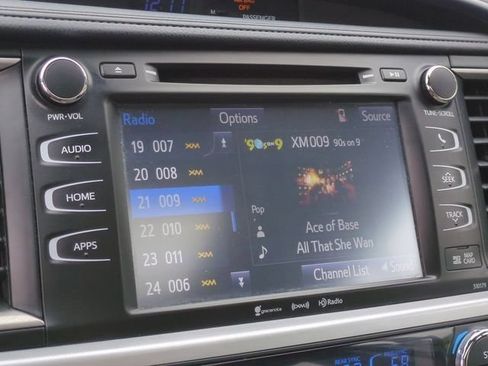 Used 2018 Toyota Highlander XLE AWD/4WD image 16
