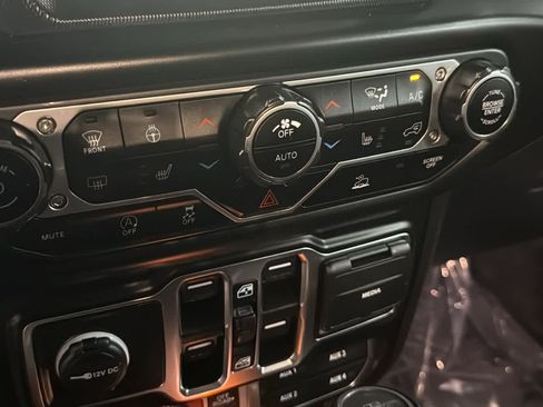 Used 2022 Jeep Gladiator Mojave w/ LED Lighting Group AWD/4WD image 19