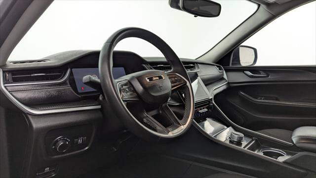 Used 2024 Jeep Grand Cherokee Laredo RWD image 23