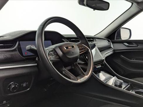 Used 2024 Jeep Grand Cherokee Laredo RWD image 23