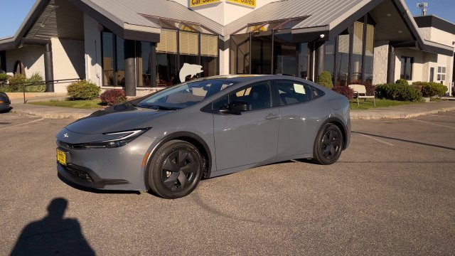 Used 2025 Toyota Prius LE FWD image 6