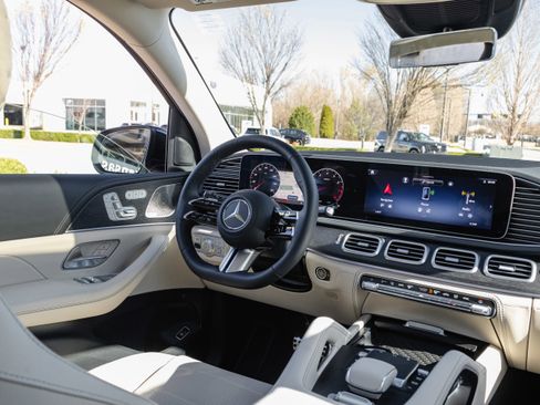 New 2026 Mercedes-Benz GLS 450 4MATIC image 18