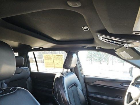 Used 2023 Jeep Grand Cherokee L Altitude image 13