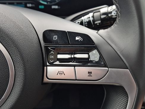 Certified 2025 Hyundai Elantra Limited FWD image 22