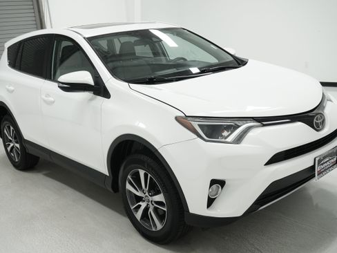 Used 2018 Toyota RAV4 XLE FWD image 3