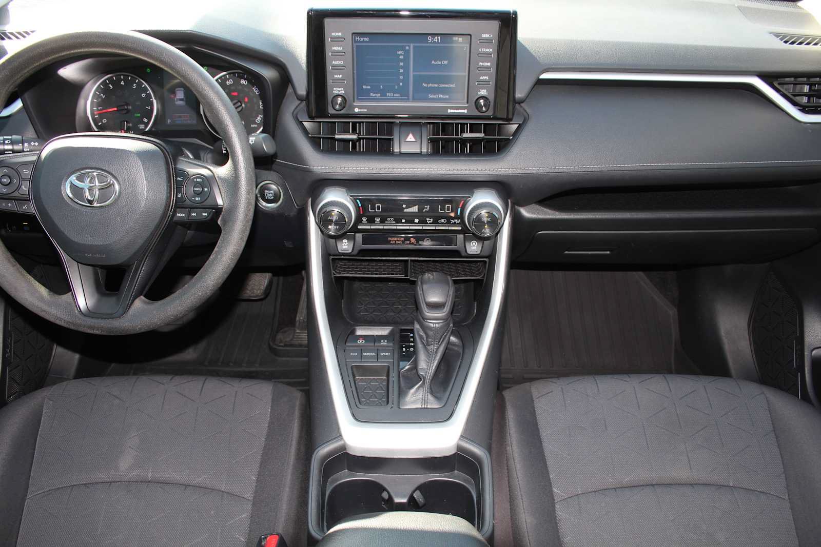 Used 2020 Toyota RAV4 XLE FWD image 33