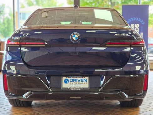 Used 2023 BMW i7 xDrive60 w/ Executive Package 2 AWD/4WD image 10