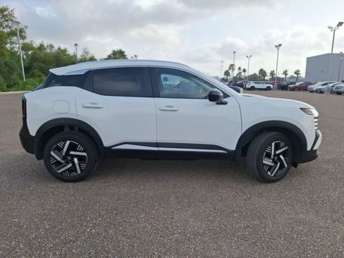 Used 2026 Nissan Kicks SV w/ SV Premium Package FWD image 8