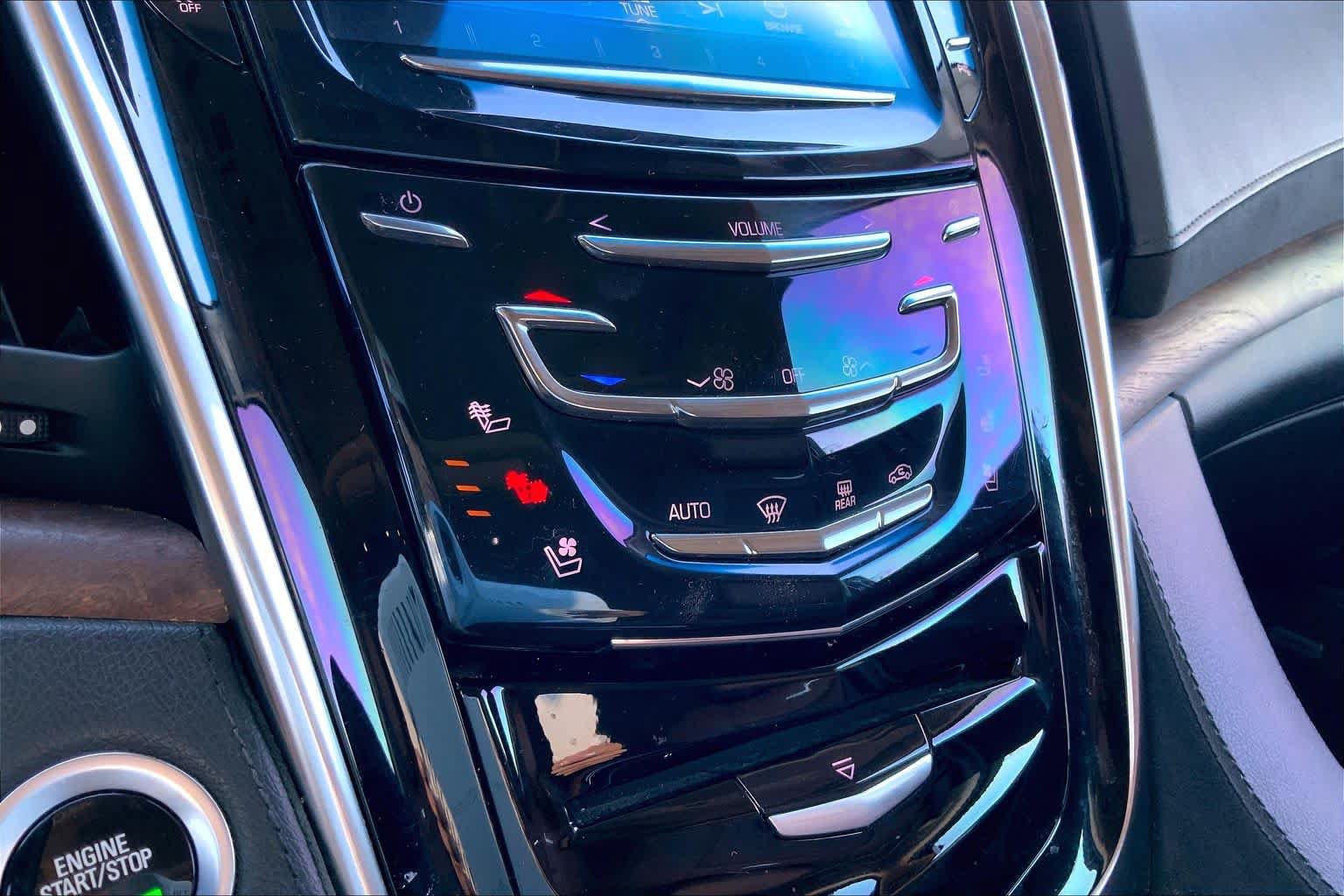 Used 2018 Cadillac Escalade ESV Premium Luxury w/ LPO, Radiant Package AWD/4WD image 32