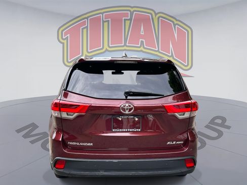 Used 2019 Toyota Highlander XLE AWD/4WD image 4