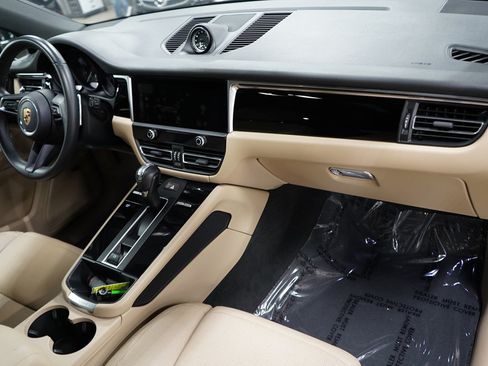Used 2022 Porsche Macan AWD/4WD image 25