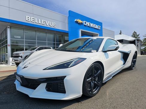 Used 2025 Chevrolet Corvette E-Ray w/ ZER Performance Package AWD/4WD image 3