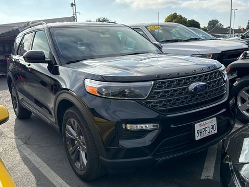 Used 2023 Ford Explorer XLT w/ Equipment Group 202A AWD/4WD image 2