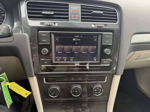 Used 2018 Volkswagen Golf S FWD image 18