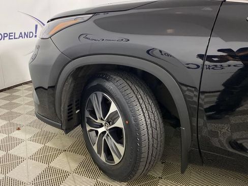 Used 2023 Toyota Highlander XLE AWD/4WD image 26