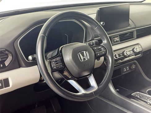 Used 2024 Honda Pilot Touring image 19