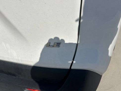 Used 2019 Toyota RAV4 LE FWD image 4