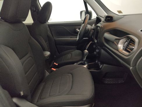 Used 2022 Jeep Renegade Latitude AWD/4WD image 21