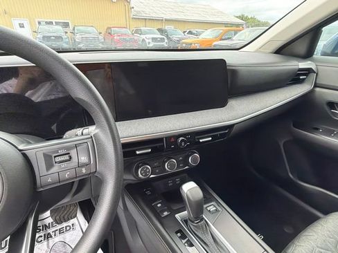 Used 2025 Nissan Kicks SV AWD/4WD image 25