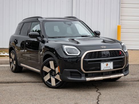 Used 2025 MINI Cooper Countryman S w/ Comfort Package Max image 9