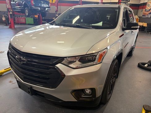 Used 2021 Chevrolet Traverse Premier w/ Redline Edition AWD/4WD image 3