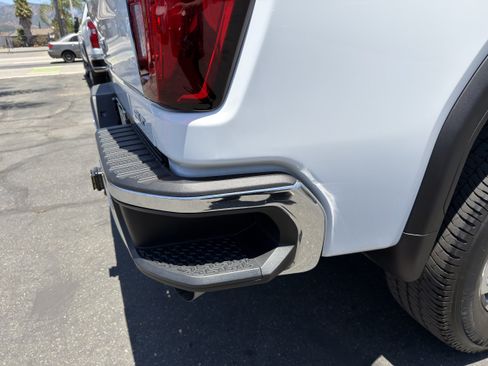 Used 2023 GMC Sierra 2500 SLT w/ SLT Preferred Package AWD/4WD image 15
