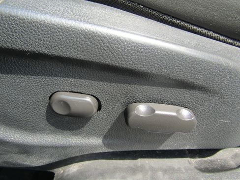 Used 2017 Chevrolet Trax LT w/ Sun & Sound Package FWD image 21