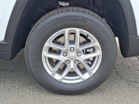 New 2025 Jeep Grand Cherokee L Laredo w/ Luxury Tech Group I image 5