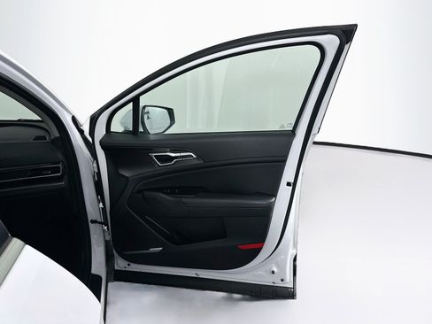 Used 2025 Kia Sportage EX FWD image 33