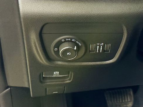 Used 2024 Jeep Grand Cherokee Limited image 10