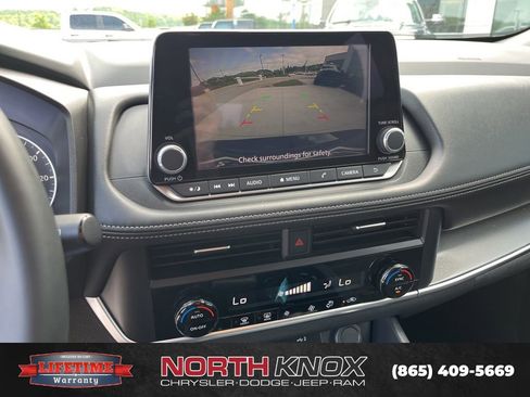 Used 2025 Nissan Rogue SV FWD image 9