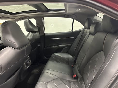 Used 2019 Toyota Camry XLE image 31
