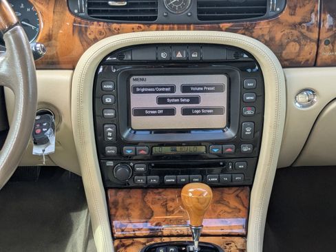 Used 2006 Jaguar XJ8 L image 15