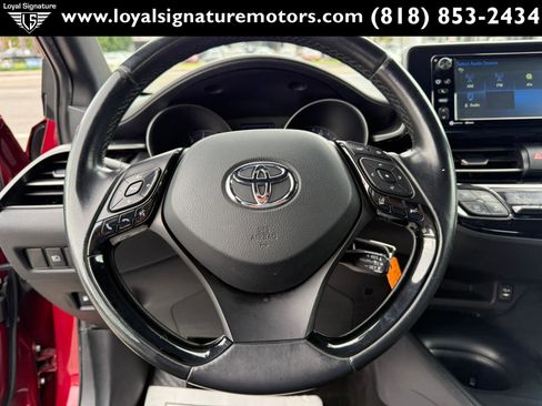 Used 2018 Toyota C-HR XLE FWD image 18