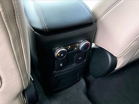 Used 2022 Ford Explorer XLT w/ Equipment Group 202A image 10