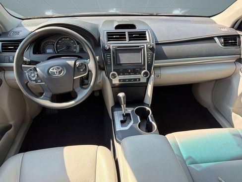 Used 2013 Toyota Camry LE FWD image 16