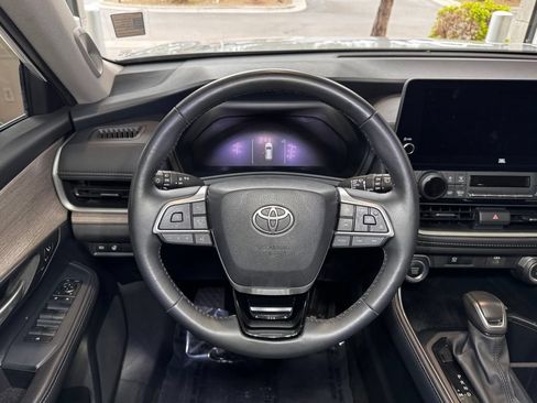 Used 2025 Toyota Grand Highlander AWD image 17