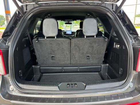 Used 2020 Ford Explorer Limited image 16