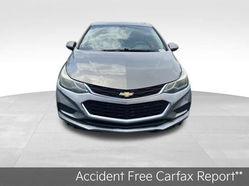 Used 2018 Chevrolet Cruze LT w/ Sun And Sound Package FWD image 2