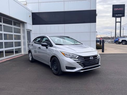 Used 2025 Nissan Versa S w/ Trunk Package image 5