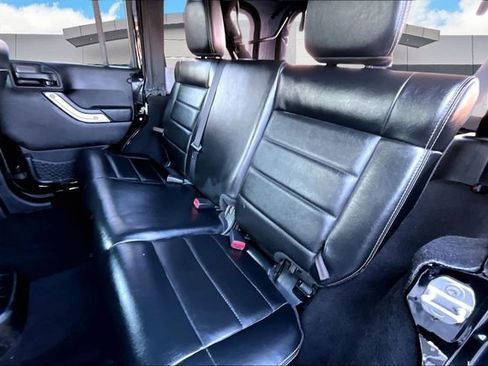 Used 2012 Jeep Wrangler Unlimited Rubicon w/ Connectivity Group image 24