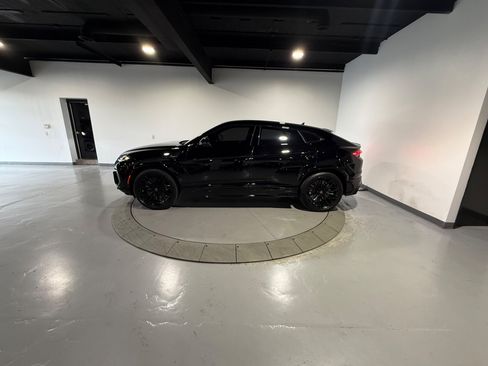 Used 2025 Lamborghini Urus SE AWD/4WD image 13