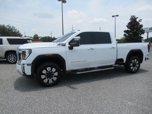 Used 2025 GMC Sierra 2500 Denali w/ Denali Reserve Package AWD/4WD image 5
