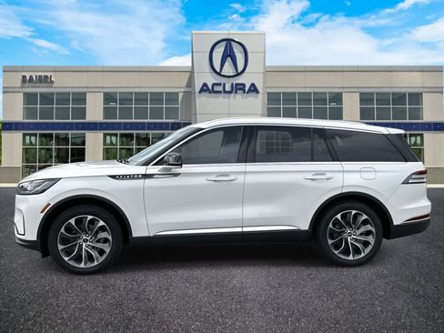 Used 2025 Lincoln Aviator Reserve w/ Illumination Package image 2