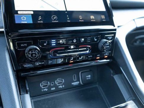 Used 2023 Jeep Grand Cherokee L Overland w/ Advanced Protech Group III image 20