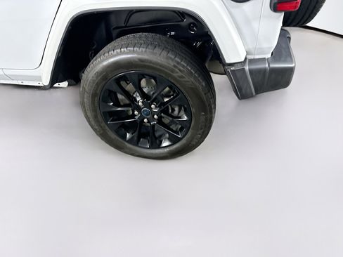 Used 2024 Jeep Wrangler Sahara w/ Technology Group image 11