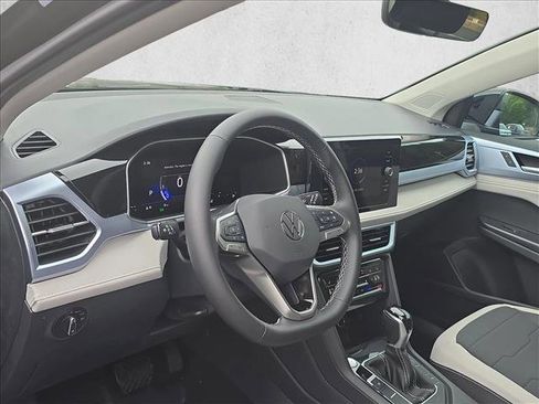 New 2026 Volkswagen Taos SE FWD image 9