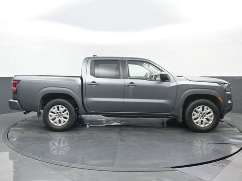 Used 2022 Nissan Frontier SV RWD image 2