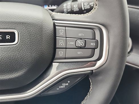 New 2024 Jeep Wagoneer L 4WD w/ Premium Group I image 15